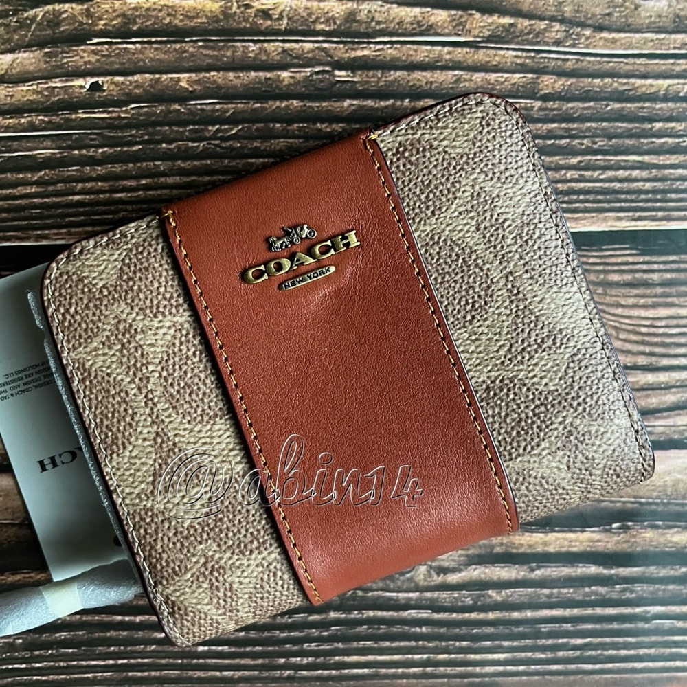 NWT Coach Small Bifold Coloblock Signature Tan Rust Wallet